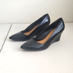 Franco Sarto Black Leather Wedged shoe (womens size 8.5)
